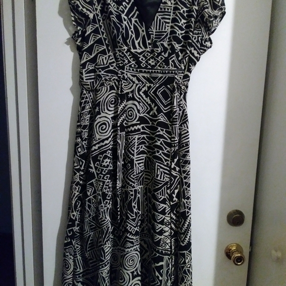 Robbie bee dress very nice n good condition. - Picture 2 of 7